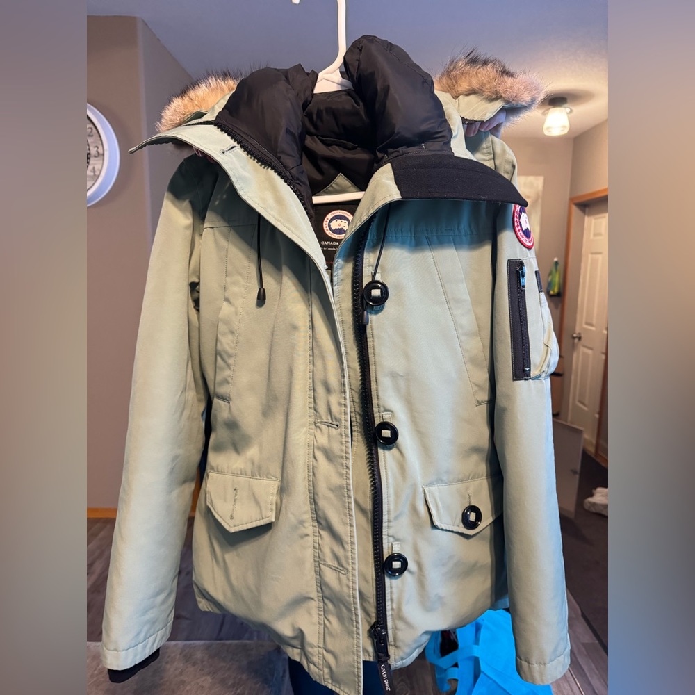 Size small montebello Canada Goose winter jacket. Authentic